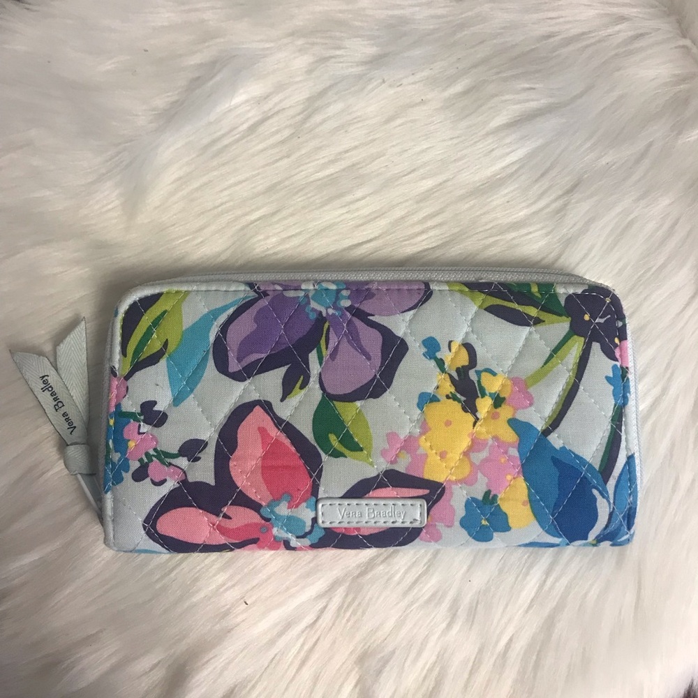 Vera Bradley zip around wallet